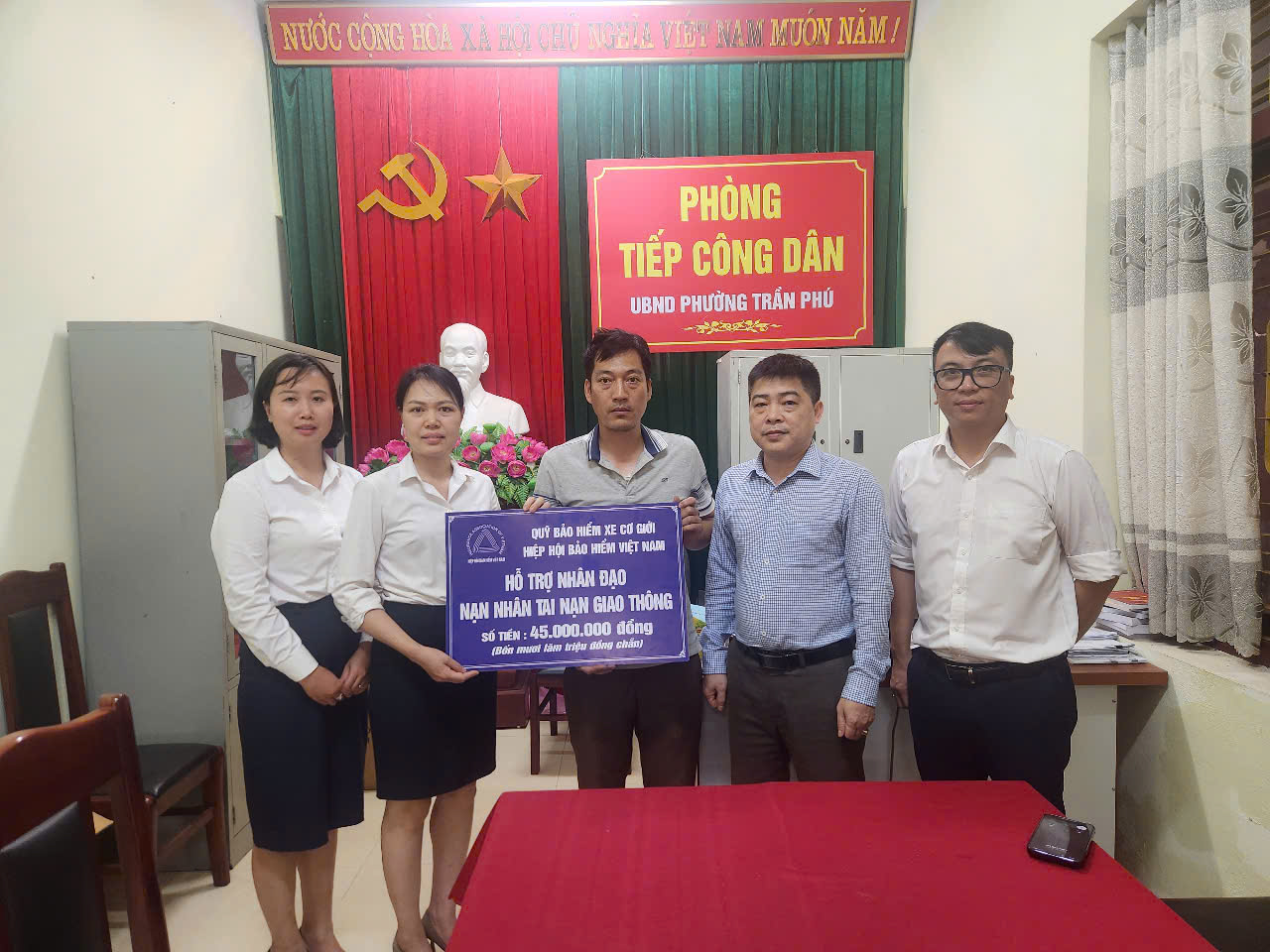 Quỹ Bảo hiểm xe cơ giới trao hỗ trợ nhân đạo cho gia đình nạn nhân tử vong tại bắc Giang và Quảng Ngãi